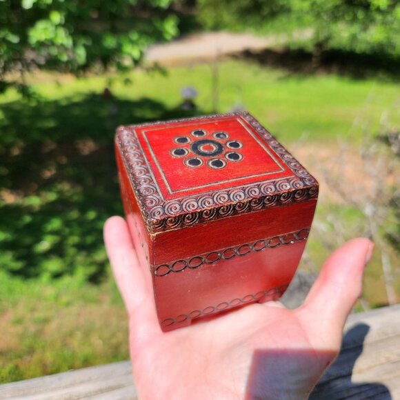 Vintage Hand Carved Wooden Polish Trinket Box With Intricate Circle & Swirl Desi - Picture 12 of 12